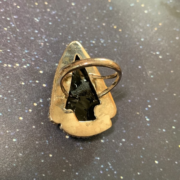 The Healing Pear Handcarved Obsidian Ring Arrowhead set in 925 silver size 8 - Picture 7 of 8